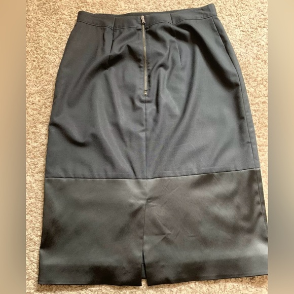 Dolce & Gabbana Italy Size 46 US 4 / 6 Black Satin Pencil Skirt - Picture 2 of 7